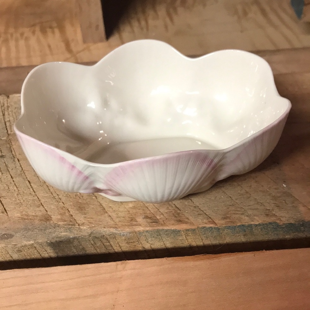 🍀🍀Belleek “shell plateaux” bowl